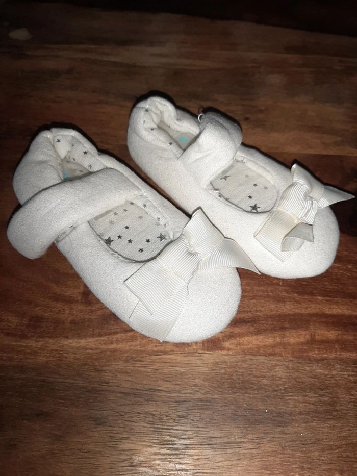 Chaussons fille taille 19 - photo numéro 2