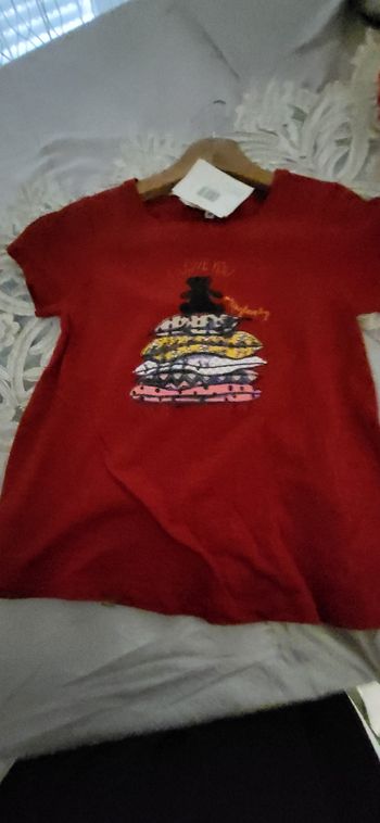 Tee-shirt neuf soldé à moins de 50 %