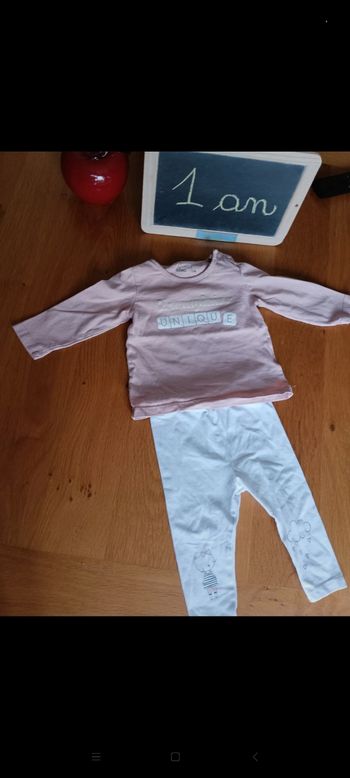 Lot 1 pantalon et t-shirt manches longues taille 1 an en très bon état. Marque Gémo et Kiabi
