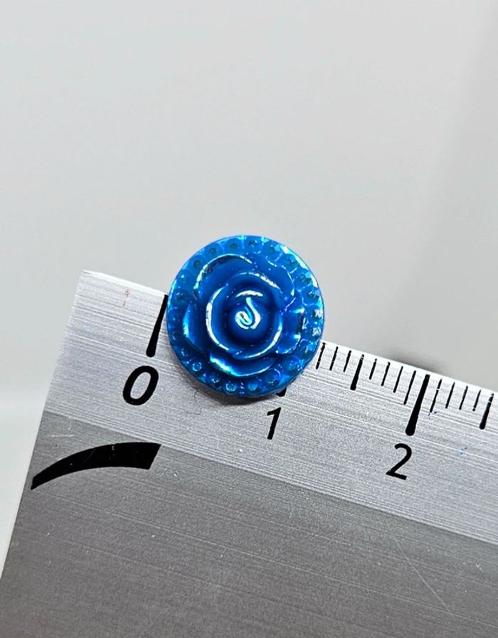 Paire de boucles d'oreilles. Neuve. - photo numéro 4