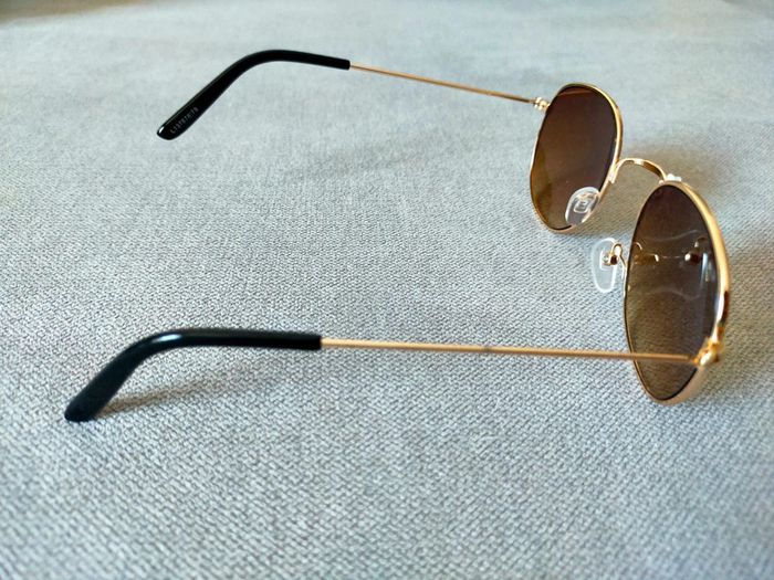 Lunettes de soleil vintage dorées – Verres brun dégradé - photo numéro 4