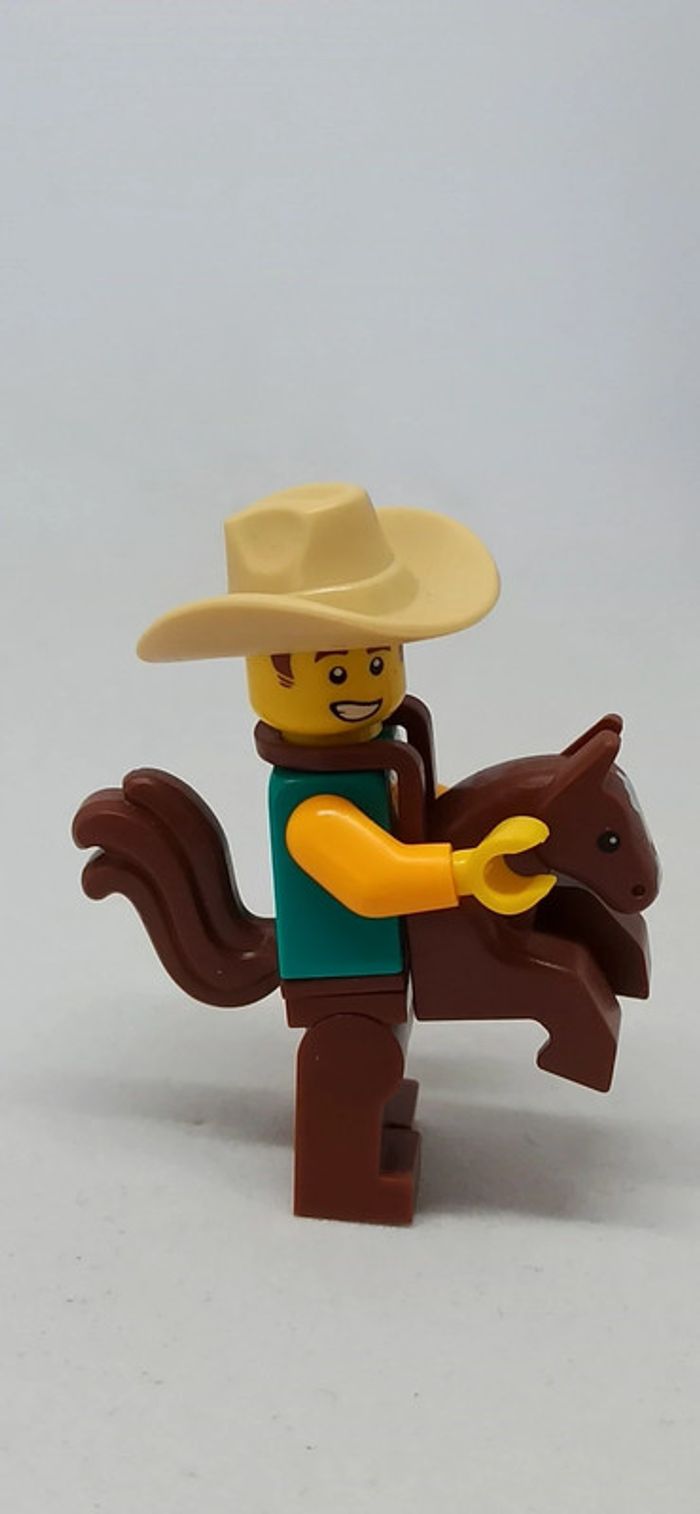 Homme cowboy avec cheval intégré lego - photo numéro 5