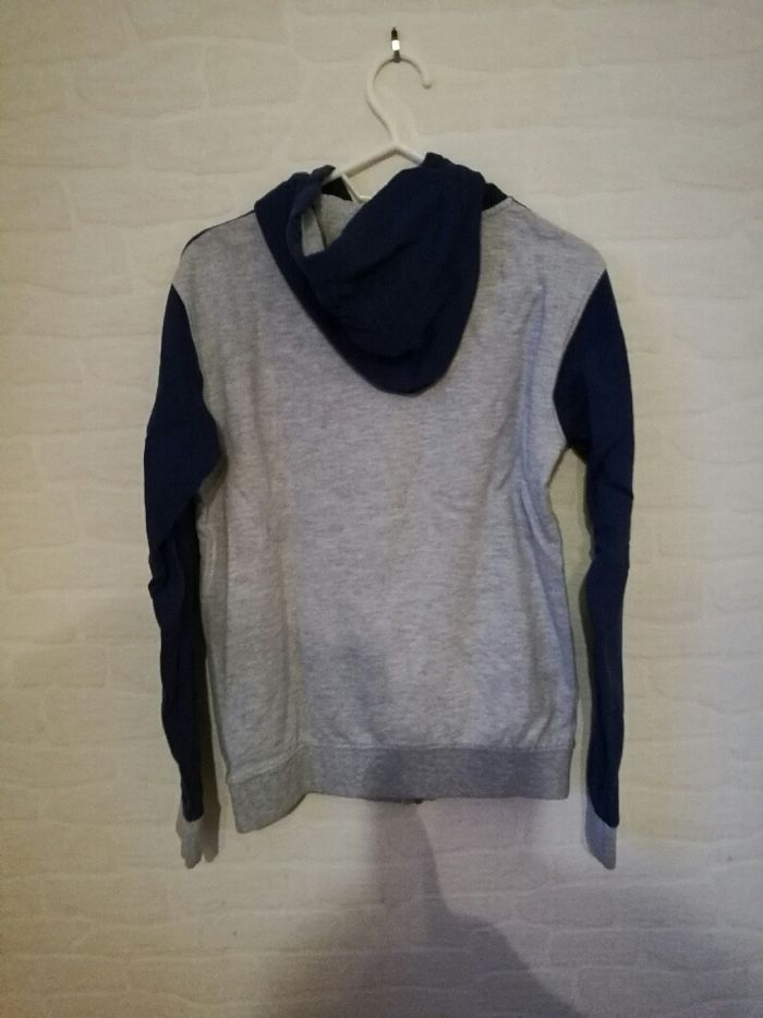 veste sweat bleu marque U taille 14 ans - photo numéro 2