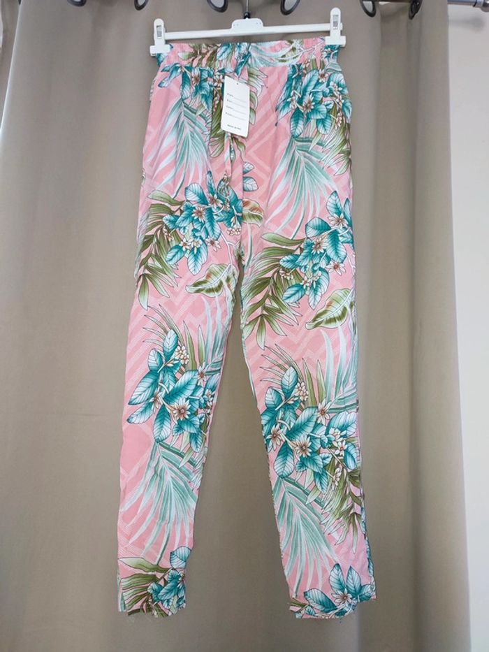 Pantalon fluide fleuri neuf