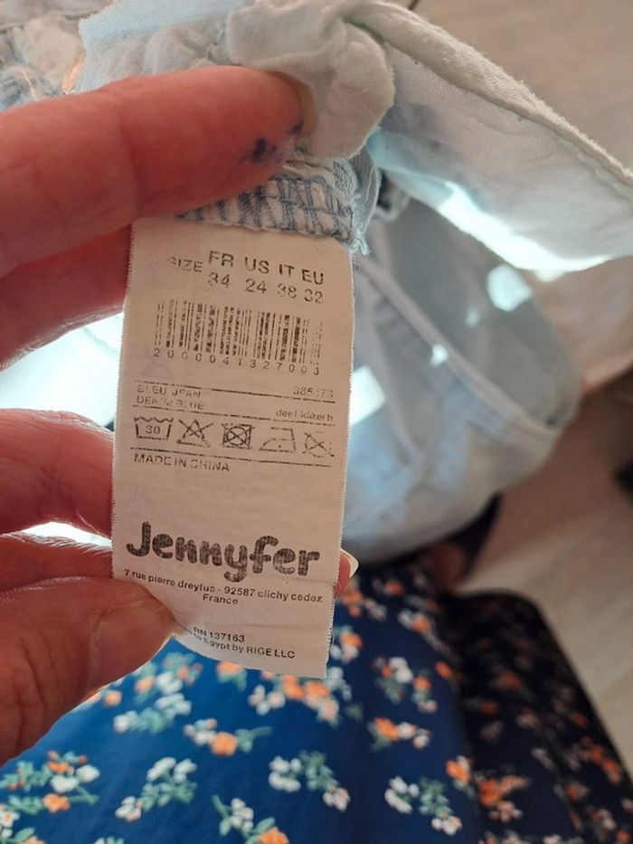 Jean femme clair slim Jennyfer 34 1 micro tâche sur une fesse - photo numéro 5