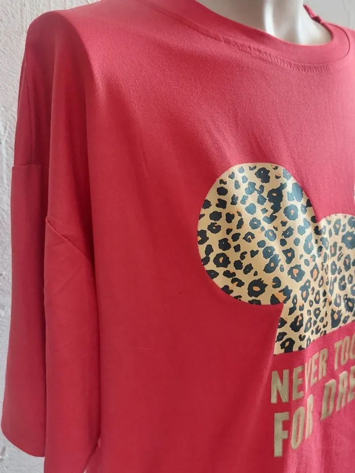 T-shirt rouge 'Never Too Old For Dream' - photo numéro 4