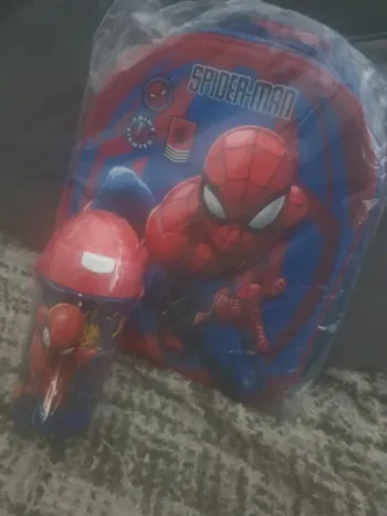Sac a dos avec gourde marvel
