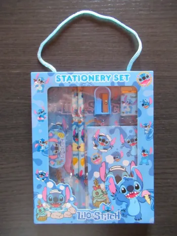 Lot Papeterie Stitch neuf scolaire (règle, crayons, gomme, carnet, taille crayon)