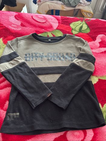 Teeshirt manches longues aux écritures