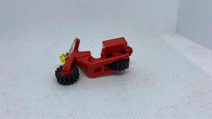 Lego moto ancienne motorcycle Town red + windscreen x81c02 + bb0057 - photo numéro 5