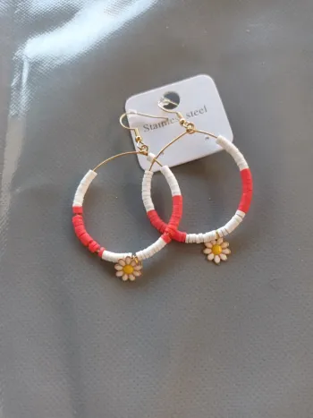 Boucle créole fantaisie bohème rouge  et blanc