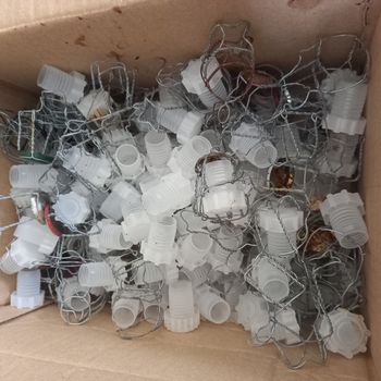 carton de bouchons et muselets - neufs 