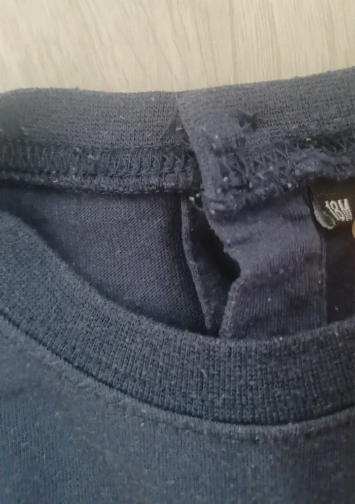 Lot petit pull et 1 t-shirt garçon 18 mois - photo numéro 7