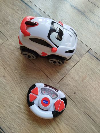 Voiture télécommandée chicco
