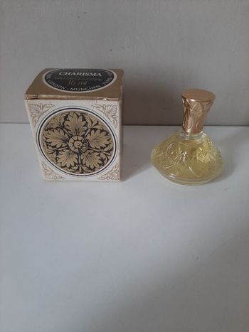 Miniature de parfum Charisma.  Avon
