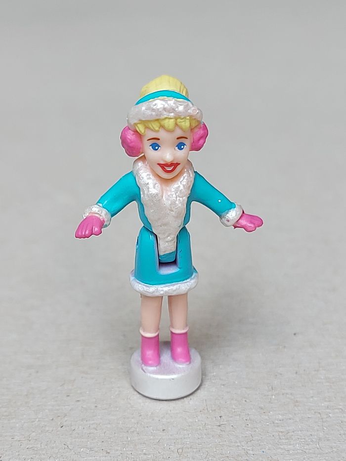 Polly pocket figurine