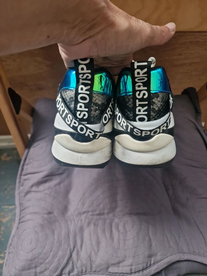 Tennis a donner sur demande avec tout achat - photo numéro 3