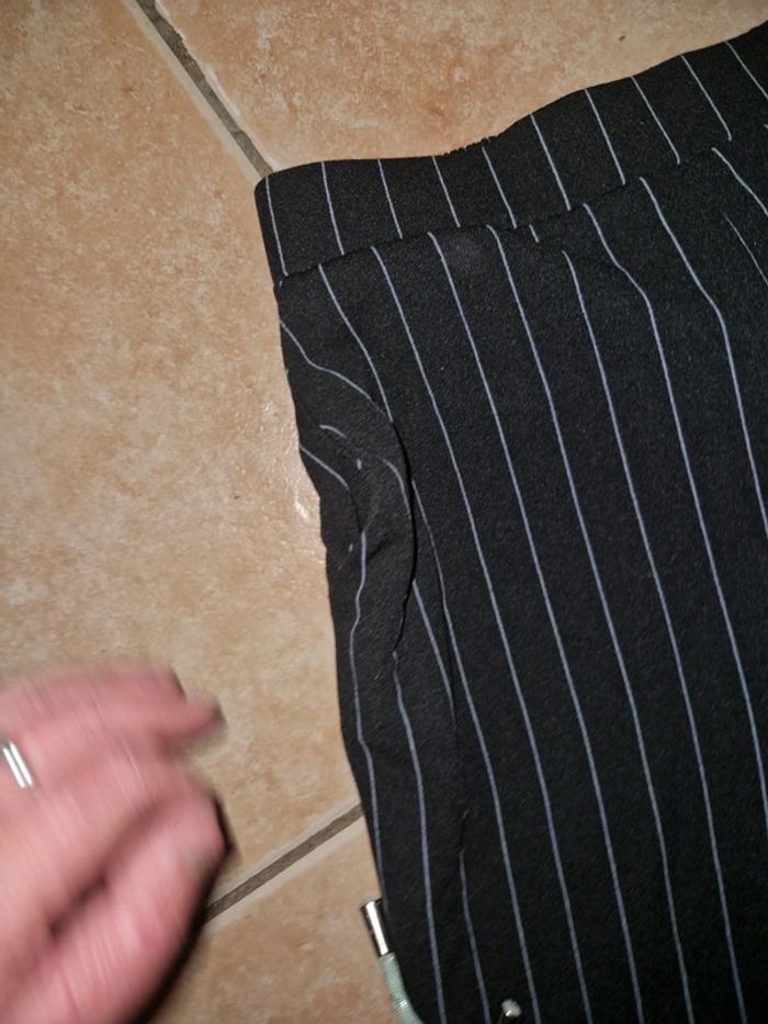 Pantalon noir rayé - photo numéro 3