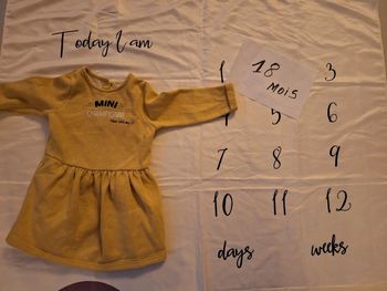 Robe jaune tape a l oeil