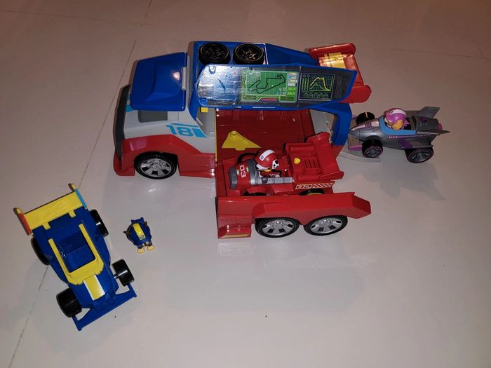 Camion paw patrol - 3 voitures de courses et 3 figurines - photo numéro 3