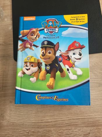 Comptine et figurine