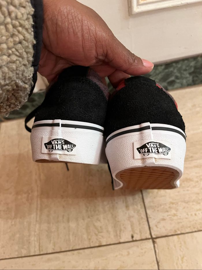 Baskets vans noires à motifs rouges taille 37 - photo numéro 2