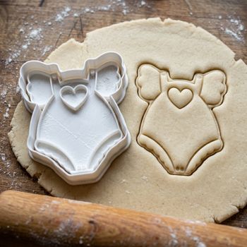 Emporte-pièce Body Bébé avec Cœur - Découpoir Sablés Baby Shower