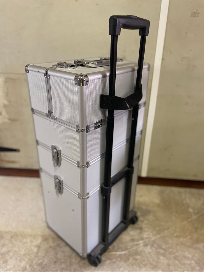 Valise aluminium à roulettes - photo numéro 2
