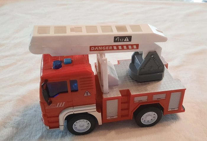 Camion de Pompiers avec Sons et Lumières - photo numéro 2