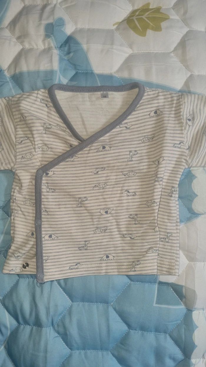 Tee-shirt manche longue 6 mois 68 cm en très bon état