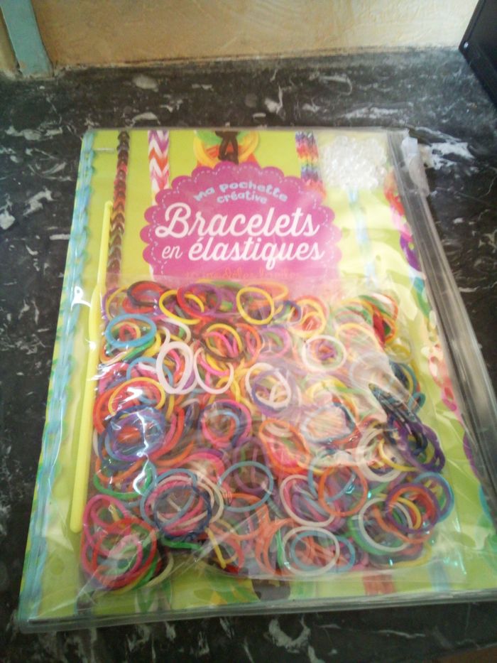 Bracelet à confectionner avec des élastiques