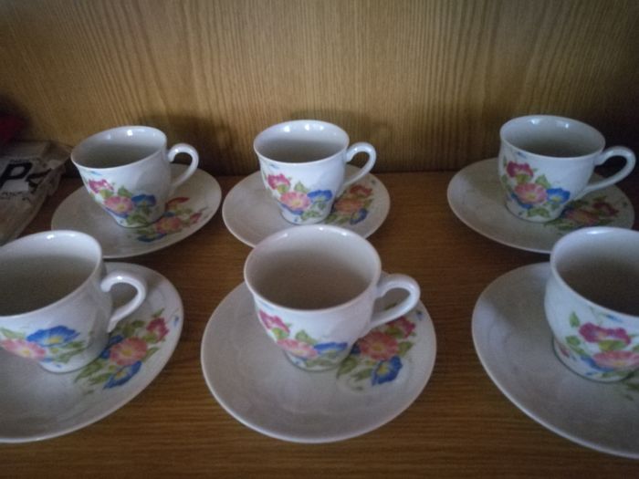 Lot de 6 tasses à café + sous-tasses marque Porcelaine de France