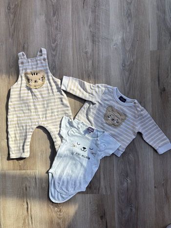 Ensemble salopette + body + pull  garçon  taille 12 mois