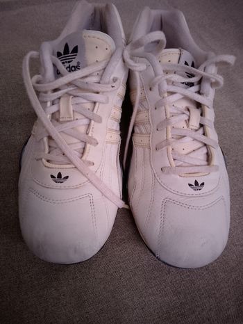 Paire de baskets Adidas Team Original Adi Racer Low Goodyear vintage en très bon état de pointure 37,5, de couleur blanche.