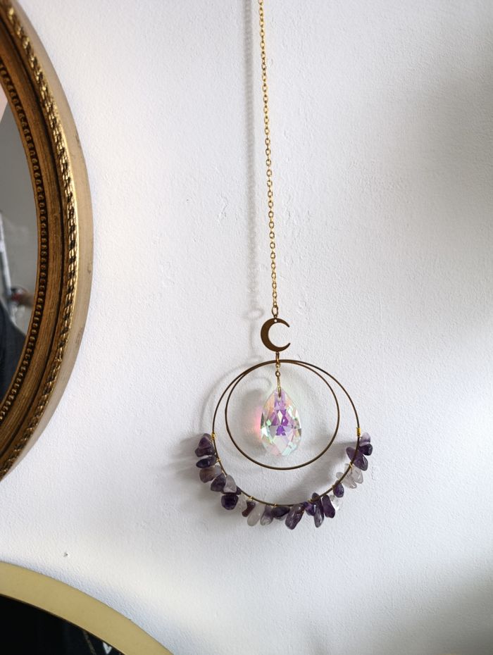 Suncatcher lune dorée avec pierre