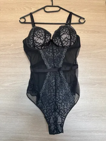 Body noir dentelle