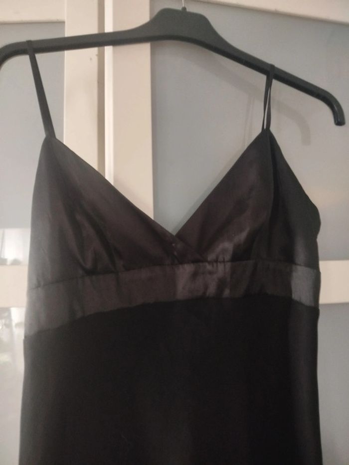 Jolie robe mi longue noire - photo numéro 4