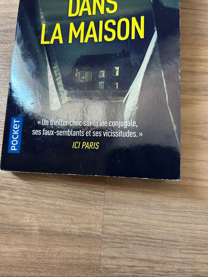 Livre de Shari Lapena «L’étranger dans la maison» - photo numéro 2