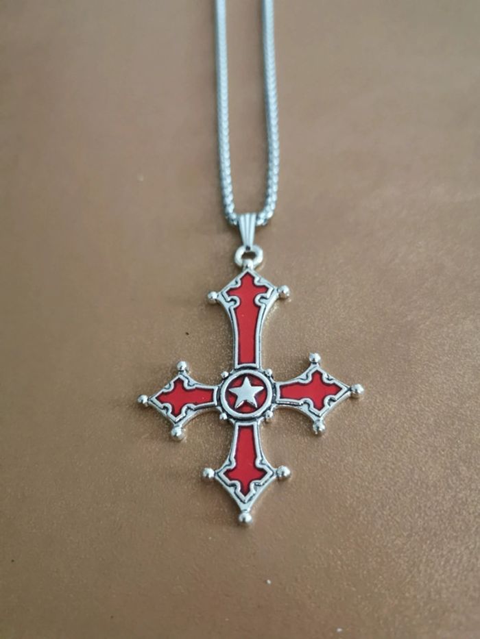 Chaîne et pendentif croix pentagramme rouge - photo numéro 2