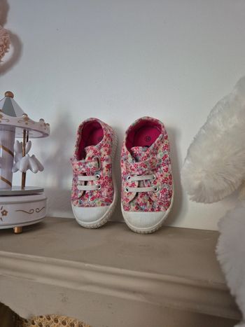 Chaussures en toile à fleurs