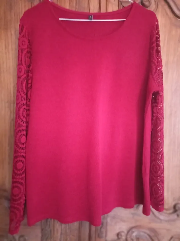 pull rouge dentelle