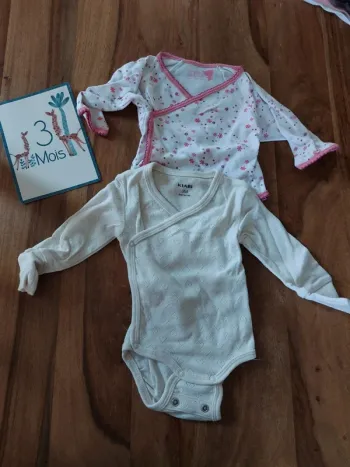 Lot 2 bodies croisés manches longues 3 mois