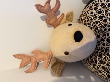 Tête de renne en peluche, support mural