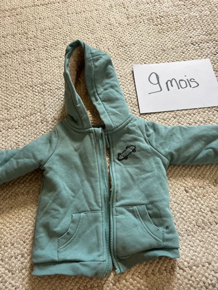 Gilet/veste à capuche 9 mois