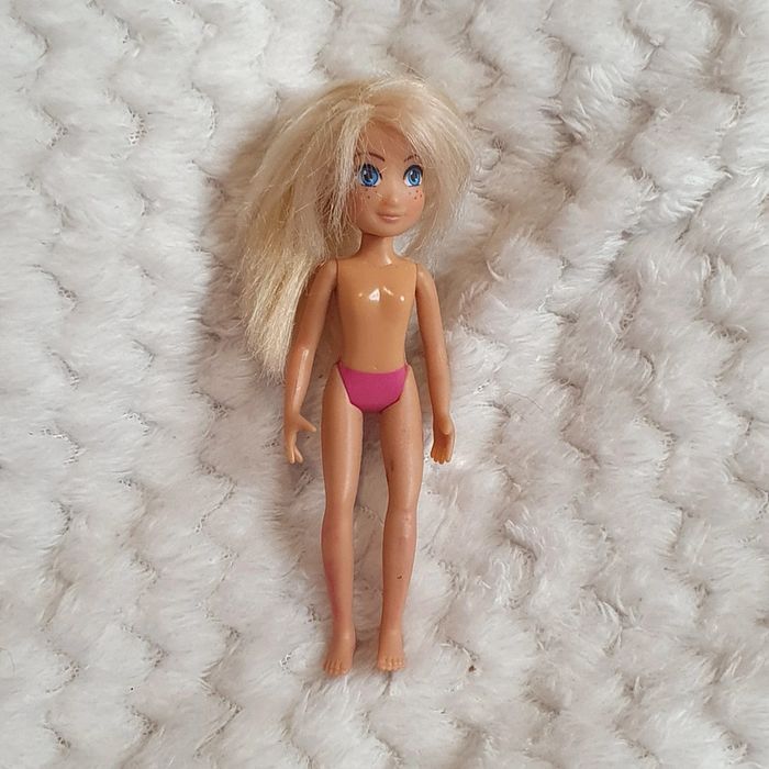 Poupée Flo doll Puppy in my pocket