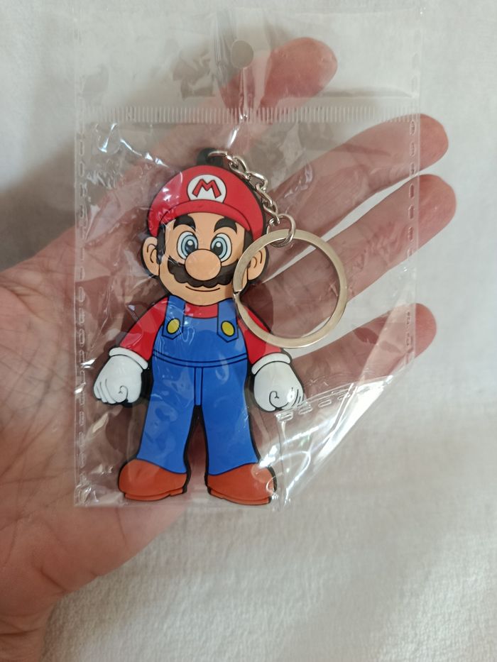 À saisir : " Porte clé " Goodies Mario ! - photo numéro 3
