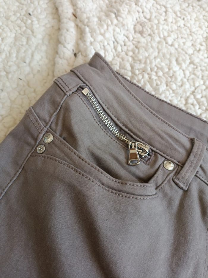 Pantalon taupe gris Bréal avec détails zippés grunge gothique - photo numéro 4