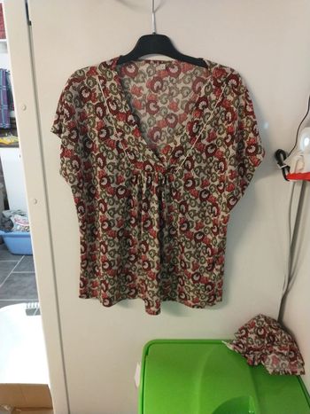 T-shirt plus collection taille 4 neuf sans l'étiquette