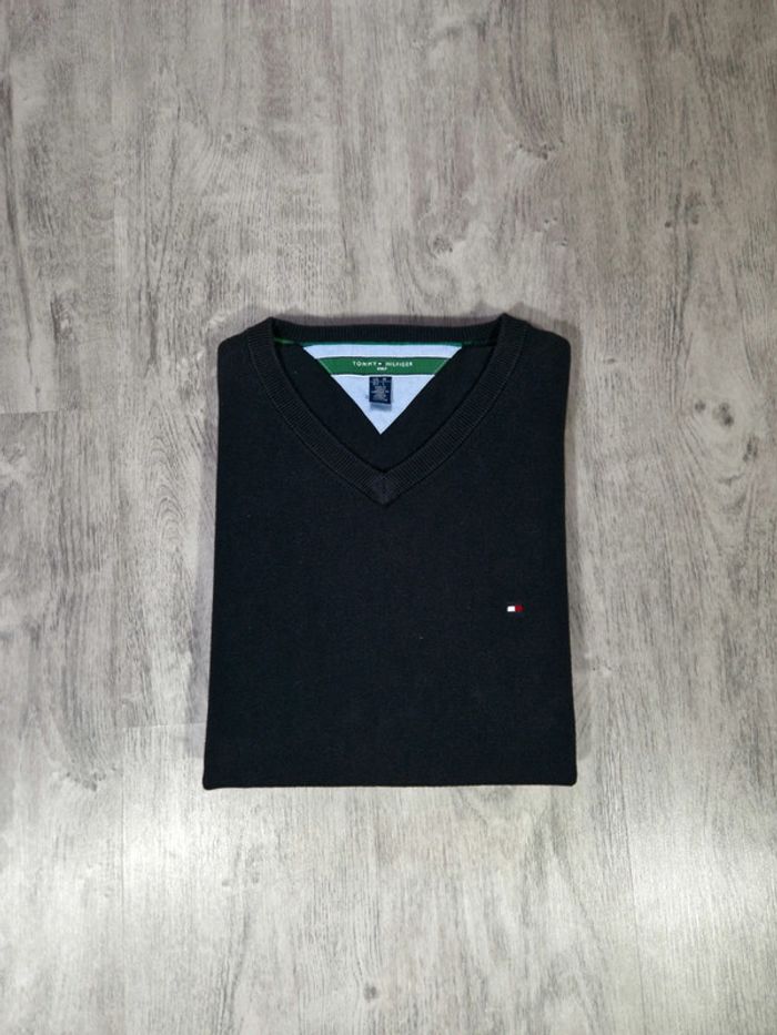 Pull Col V Tommy Hilfiger Noir Logo Brodé Taille L Homme