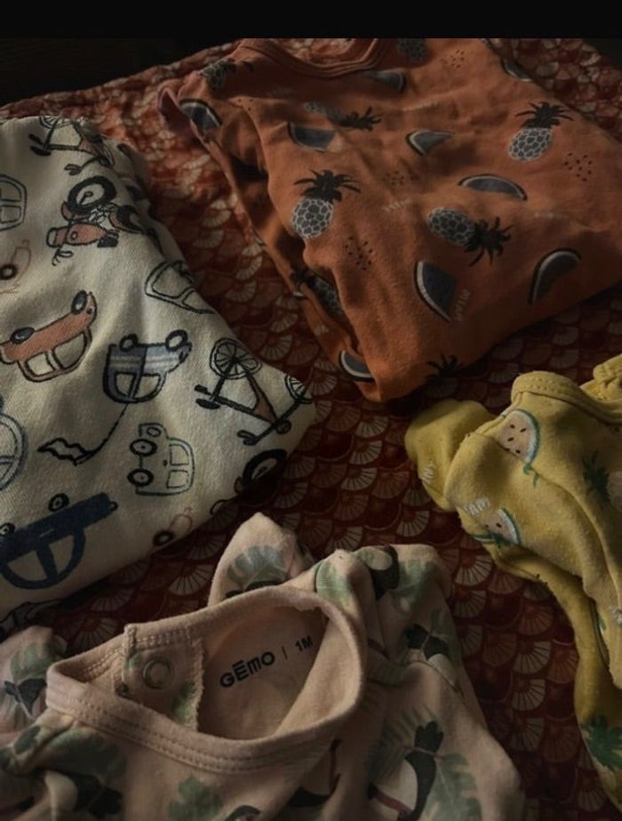 4 pyjamas - 1 mois